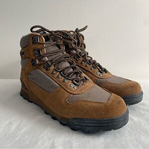 Vasque Hiking Boots - 9.5